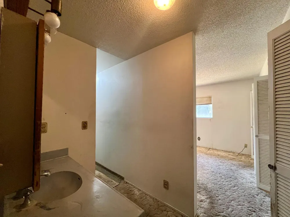 1569 E Olive Avenue Porterville, CA 93257