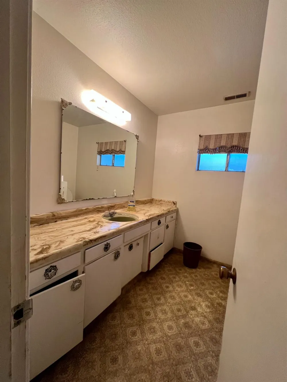 1569 E Olive Avenue Porterville, CA 93257