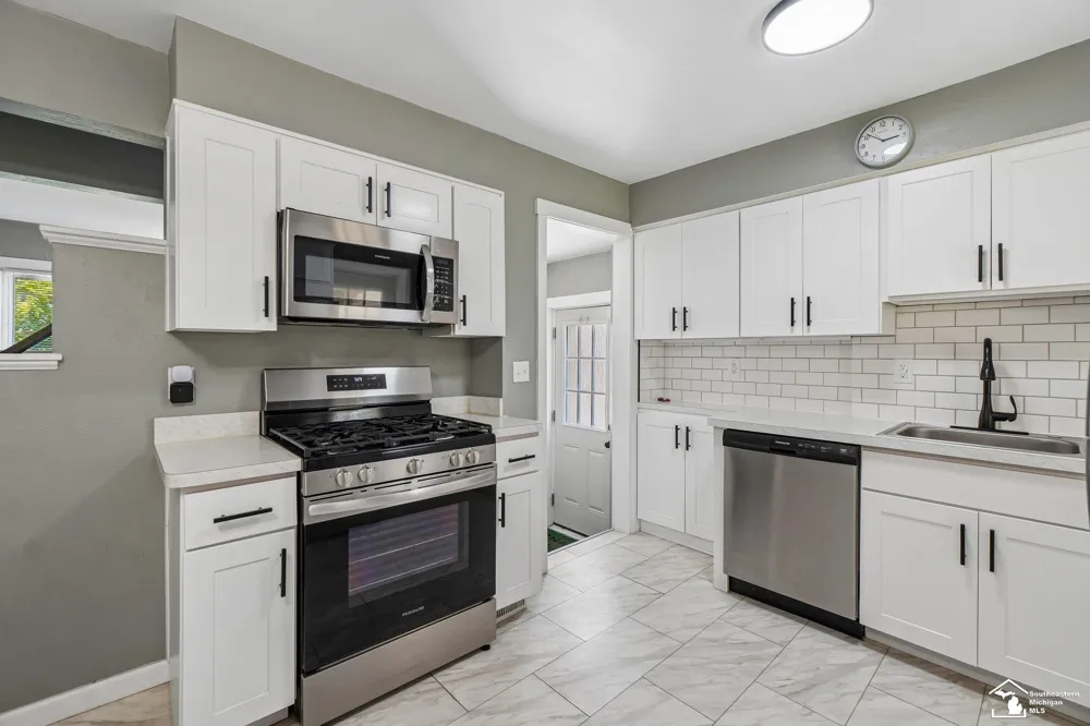 1886 15th Street Wyandotte City, MI 48192