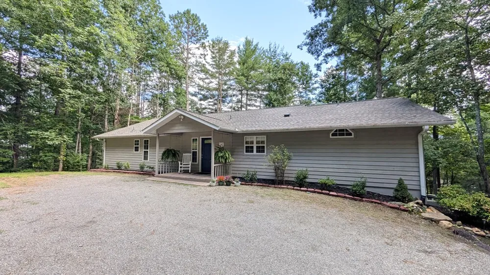 5302 Summerwood Lane Young Harris, GA 30582