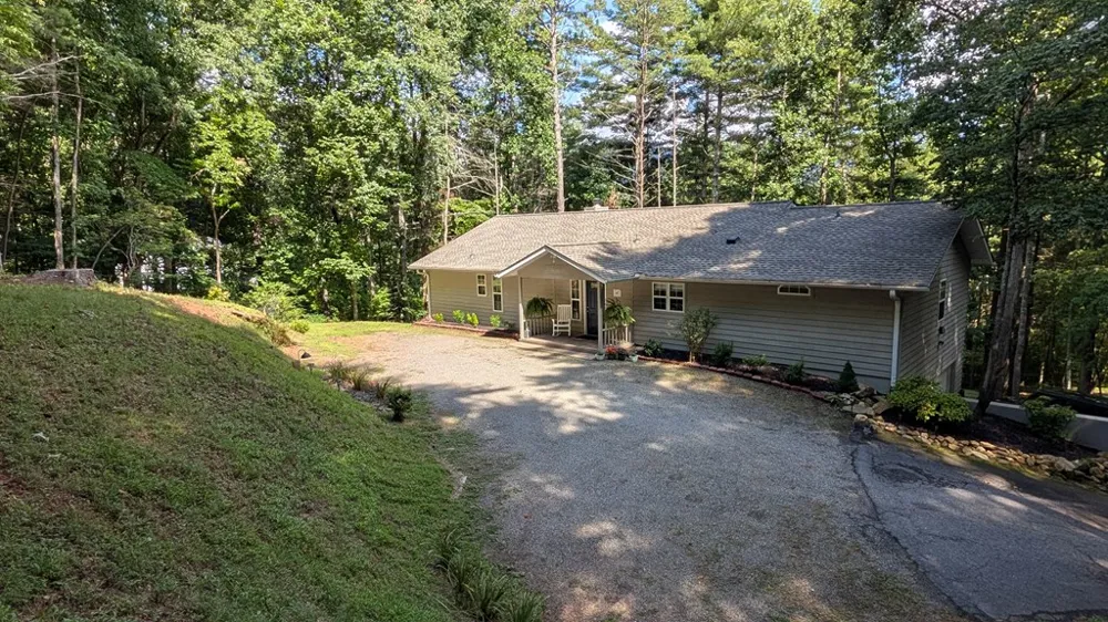 5302 Summerwood Lane Young Harris, GA 30582