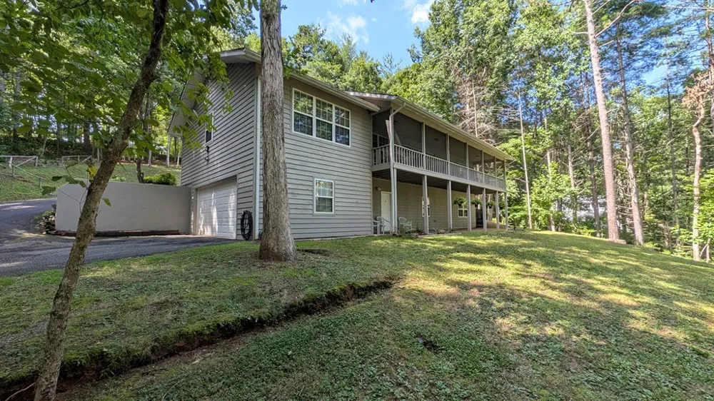 5302 Summerwood Lane Young Harris, GA 30582
