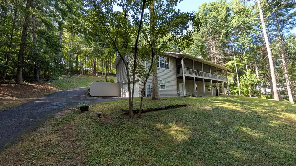 5302 Summerwood Lane Young Harris, GA 30582