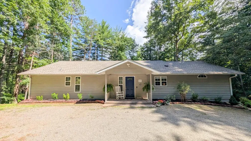 5302 Summerwood Lane Young Harris, GA 30582