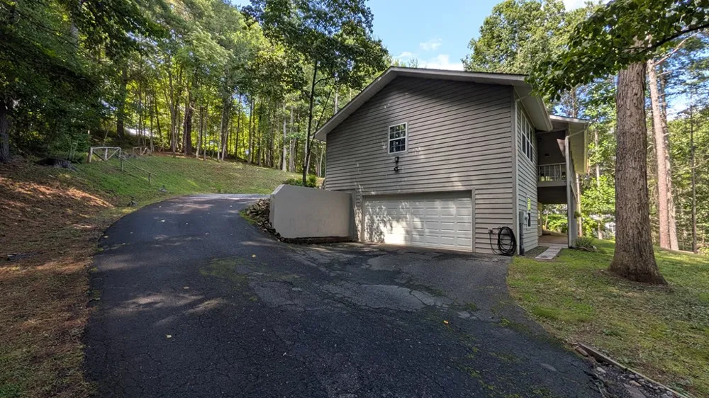 5302 Summerwood Lane Young Harris, GA 30582