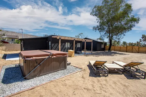 7438 Deer Trail