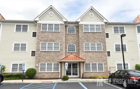 1400 St George Avenue #303