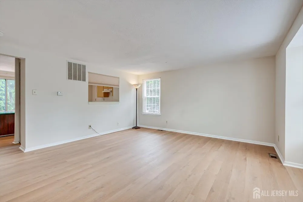 12 S Hill Drive Hamilton, NJ 08610