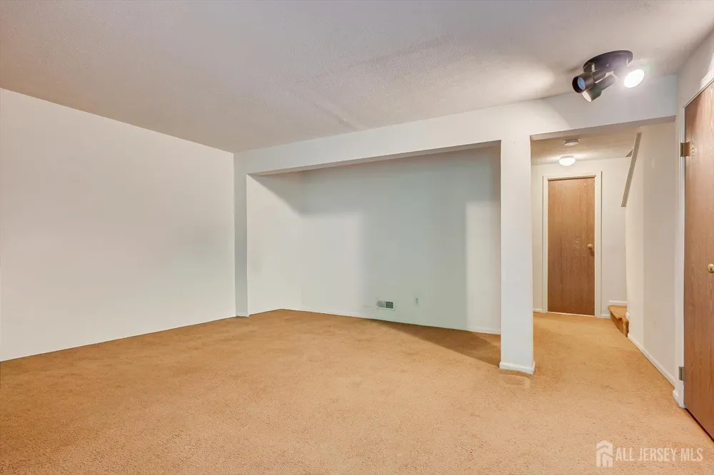 12 S Hill Drive Hamilton, NJ 08610