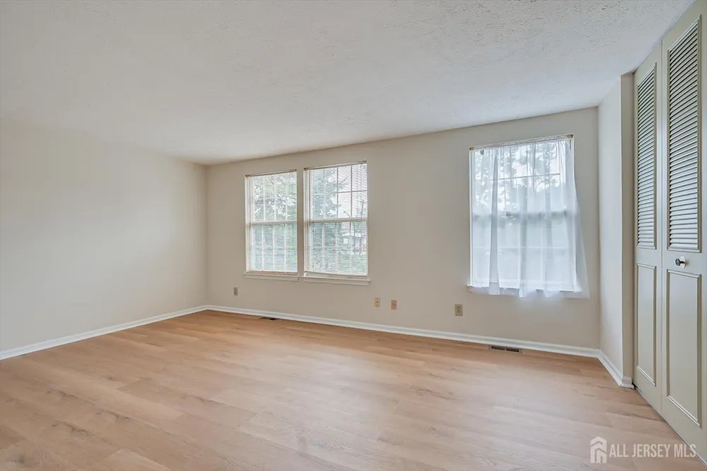 12 S Hill Drive Hamilton, NJ 08610