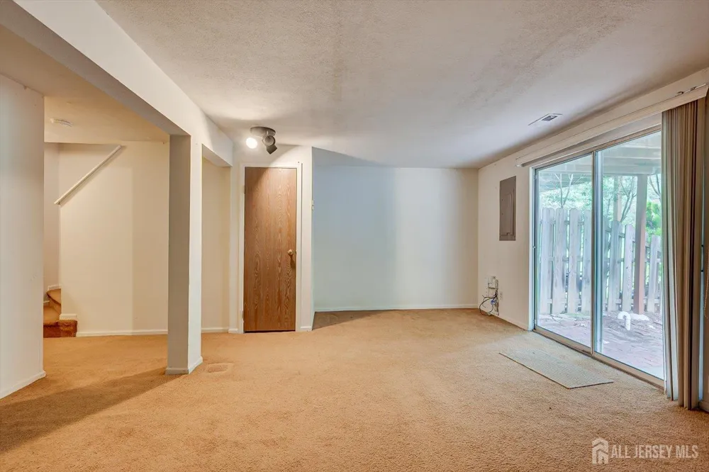 12 S Hill Drive Hamilton, NJ 08610