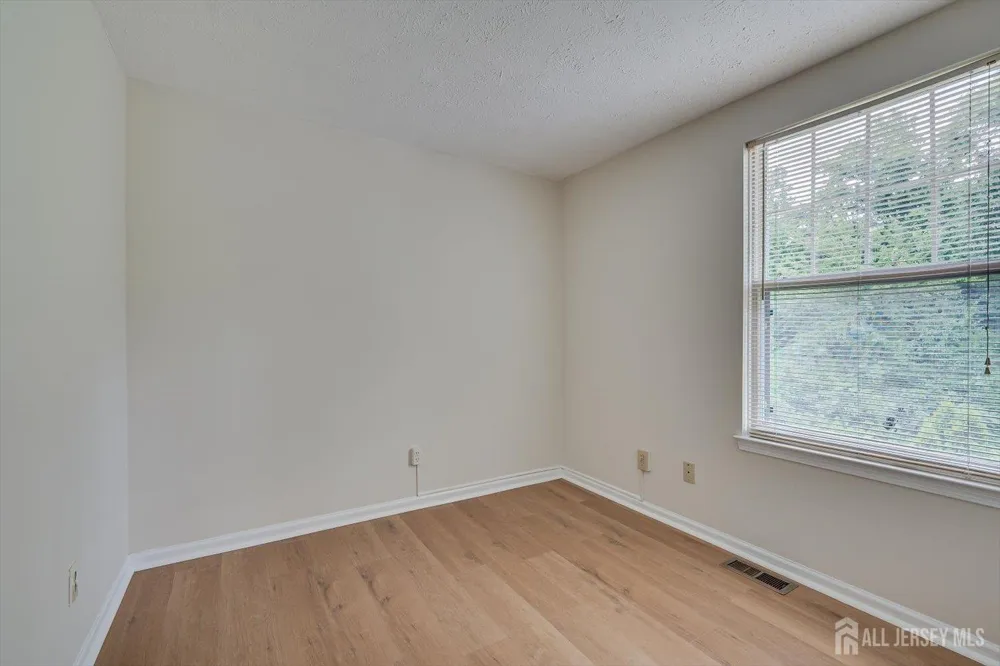 12 S Hill Drive Hamilton, NJ 08610