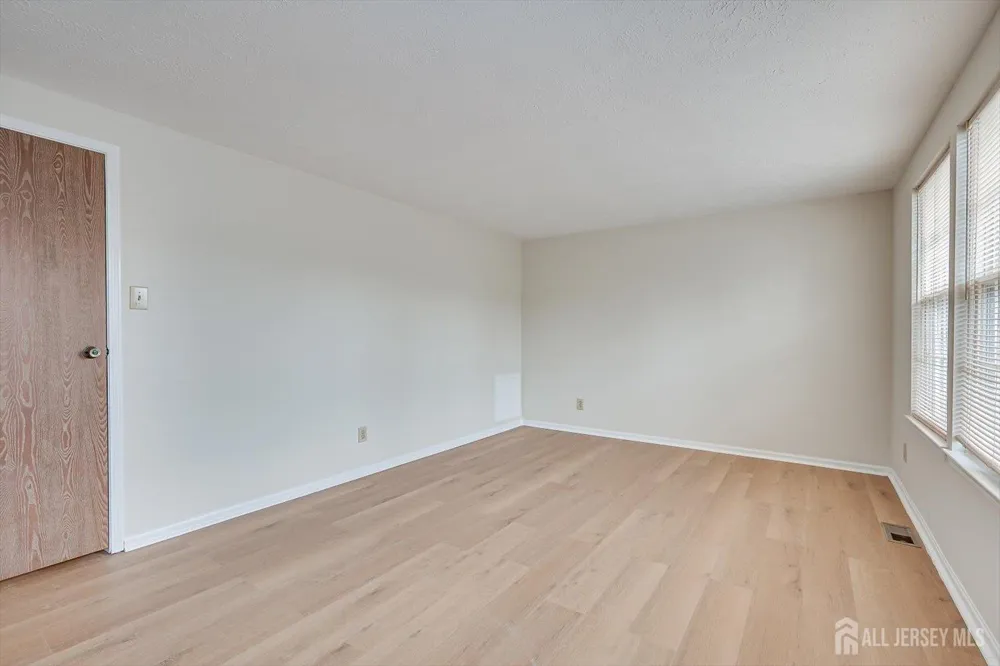 12 S Hill Drive Hamilton, NJ 08610