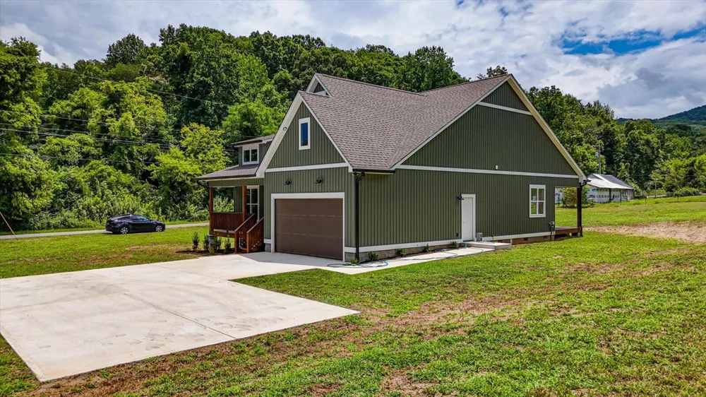 8880 Griffith Highway Whitwell, TN 37397