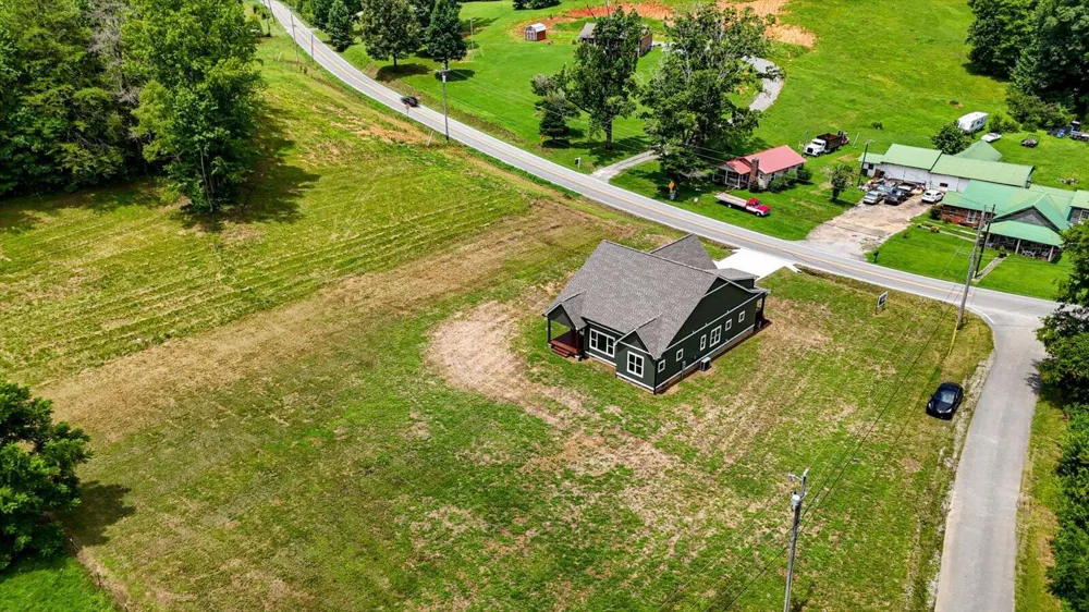 8880 Griffith Highway Whitwell, TN 37397