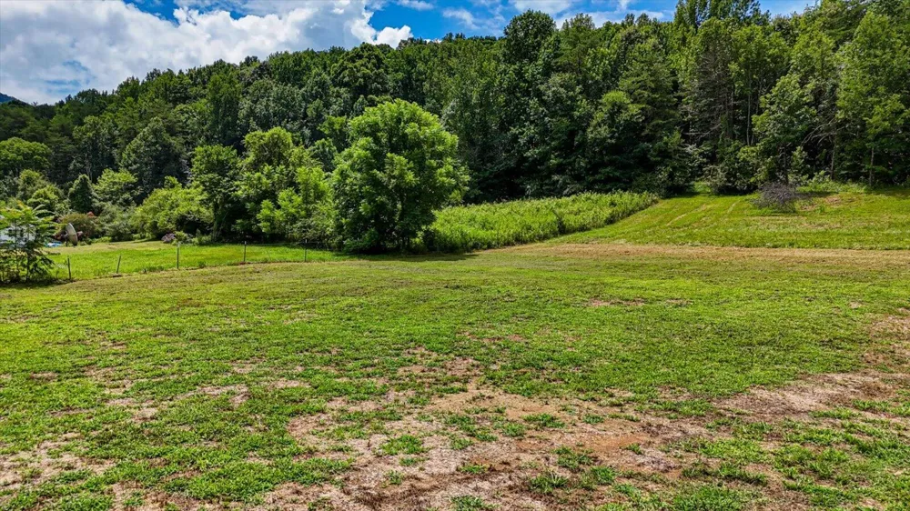 8880 Griffith Highway Whitwell, TN 37397