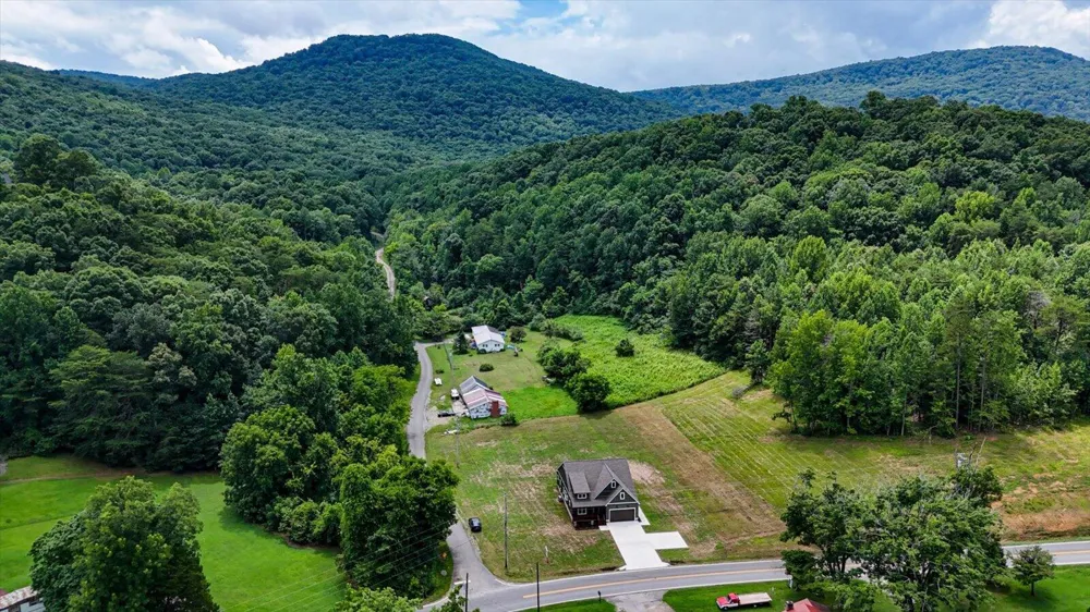 8880 Griffith Highway Whitwell, TN 37397