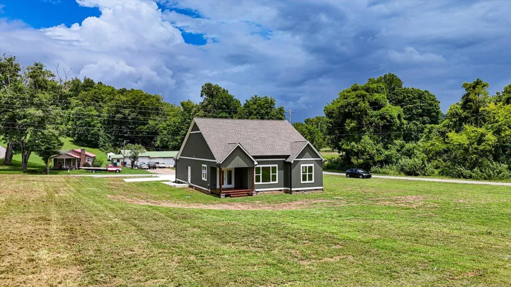 8880 Griffith Highway Whitwell, TN 37397