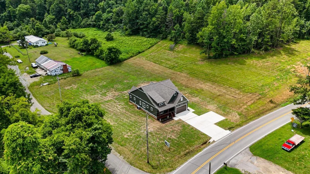 8880 Griffith Highway Whitwell, TN 37397
