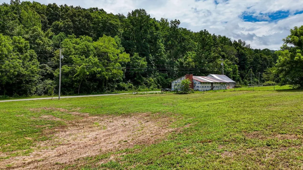 8880 Griffith Highway Whitwell, TN 37397