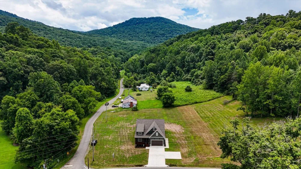 8880 Griffith Highway Whitwell, TN 37397