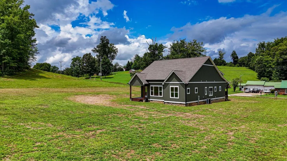 8880 Griffith Highway Whitwell, TN 37397
