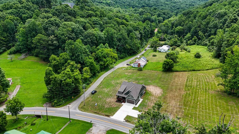 8880 Griffith Highway Whitwell, TN 37397