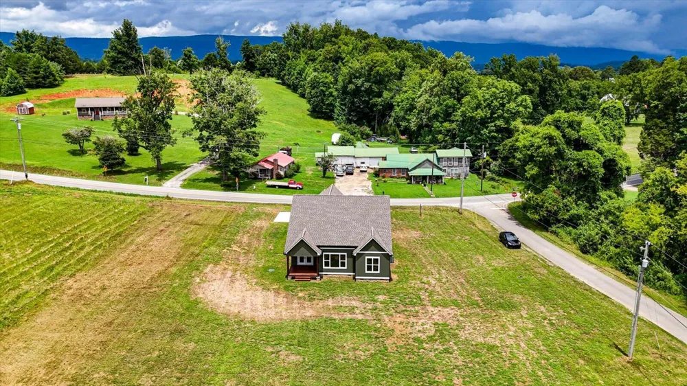 8880 Griffith Highway Whitwell, TN 37397