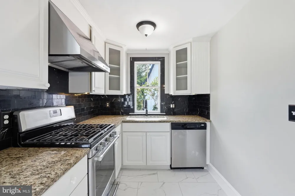 6924 SUNDOWN ROAD Laytonsville, MD 20882