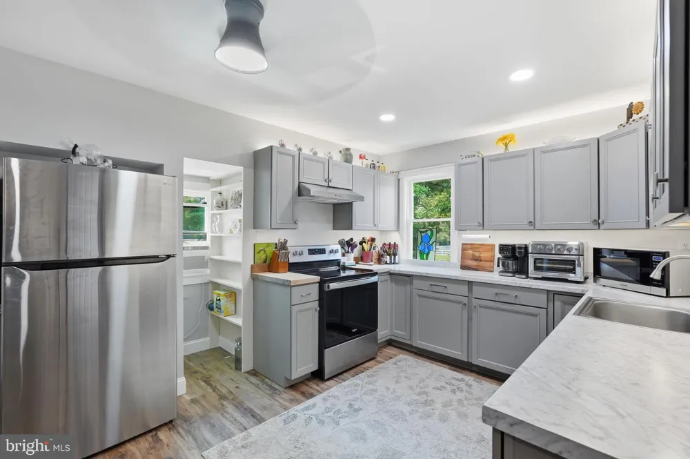 6924 SUNDOWN ROAD Laytonsville, MD 20882