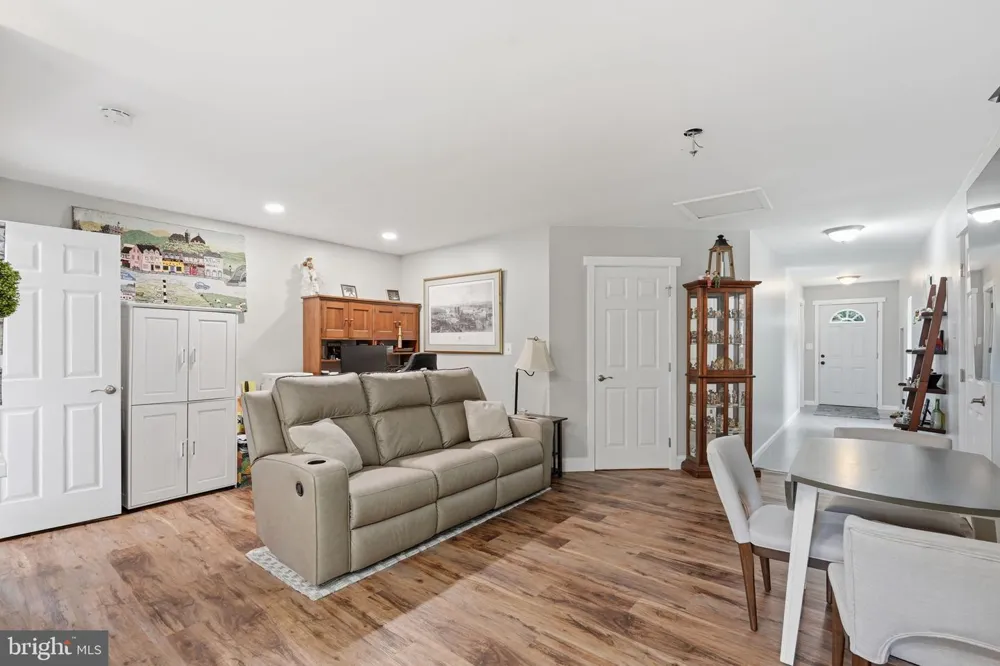 6924 SUNDOWN ROAD Laytonsville, MD 20882