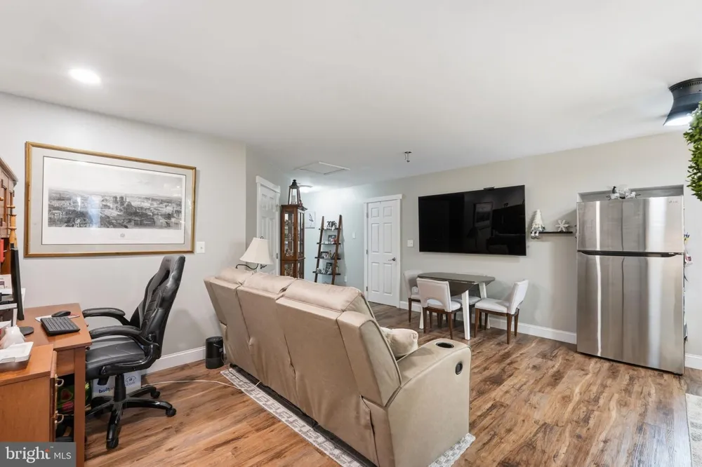 6924 SUNDOWN ROAD Laytonsville, MD 20882