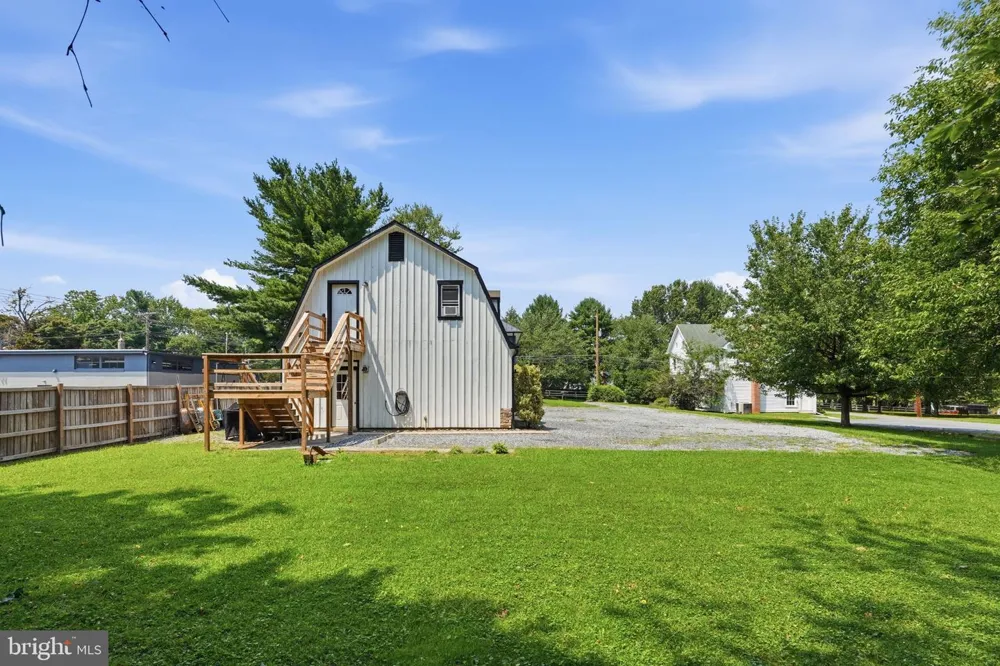 6924 SUNDOWN ROAD Laytonsville, MD 20882