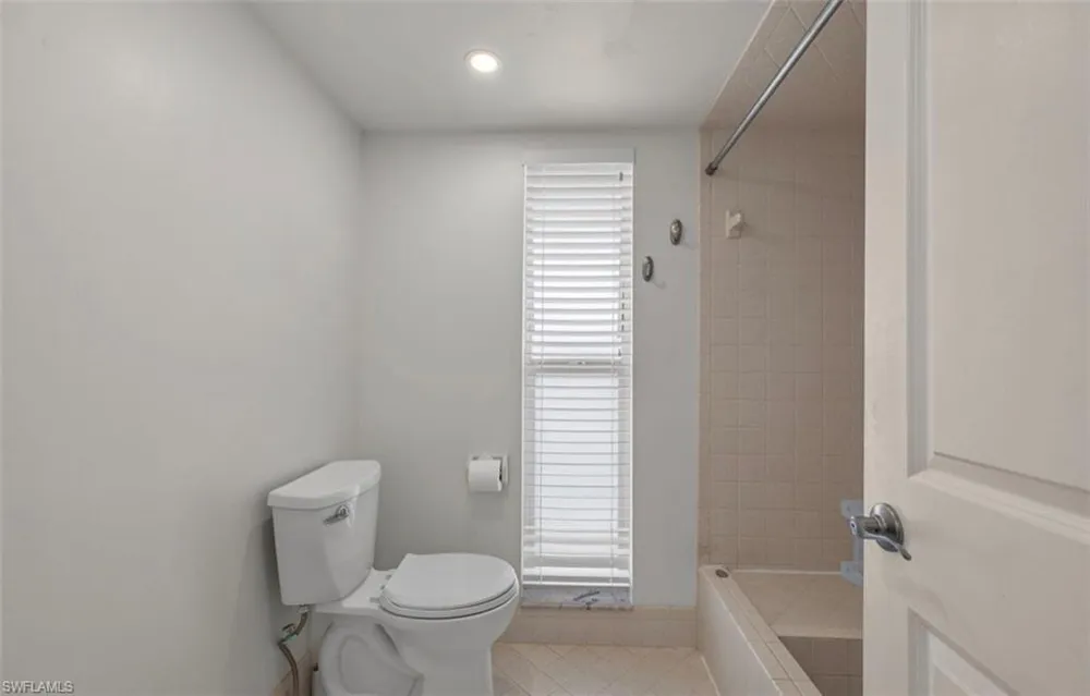 195 PEPPERMINT LANE #2 Naples, FL 34112