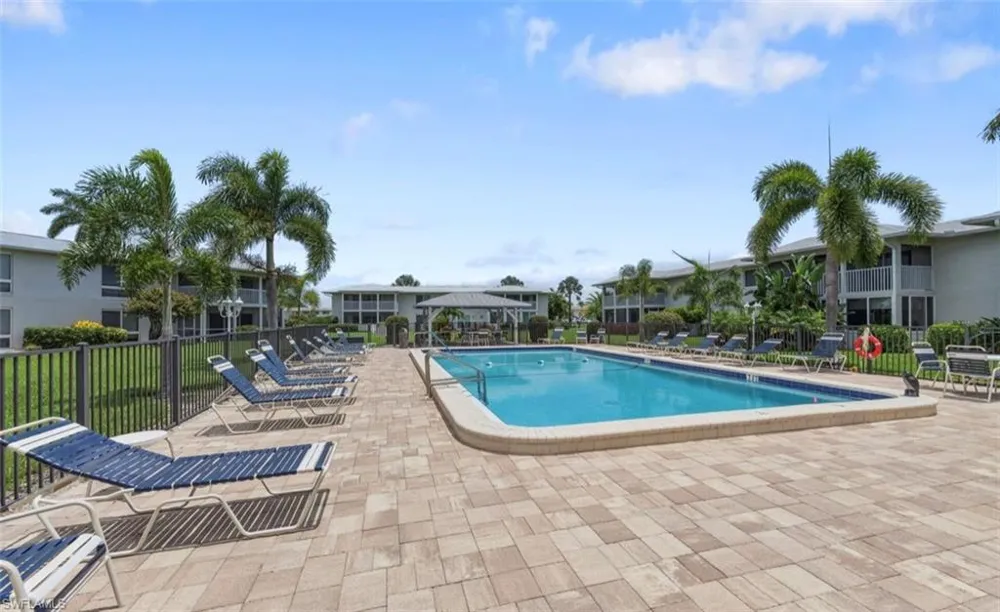 195 PEPPERMINT LANE #2 Naples, FL 34112