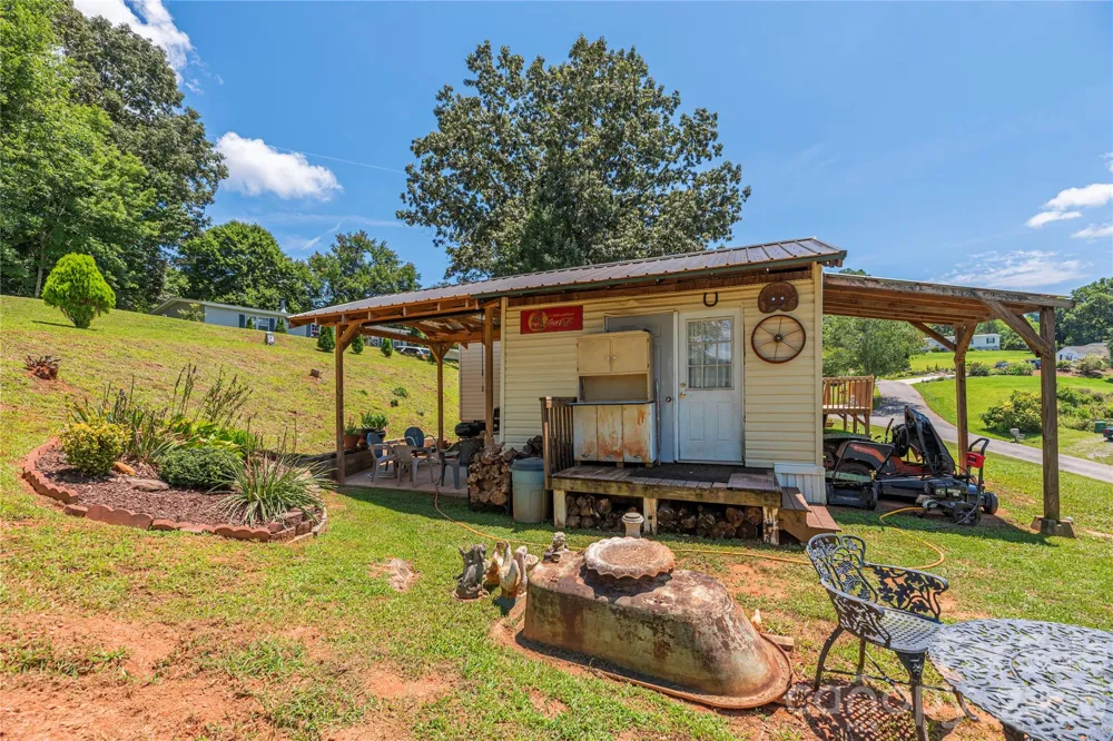 40 Farmstead Road Leicester, NC 28748
