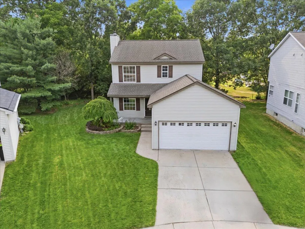 608 Heritage Circle Fenton, MI 48430