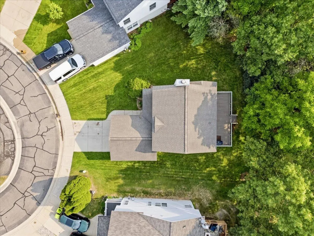 608 Heritage Circle Fenton, MI 48430