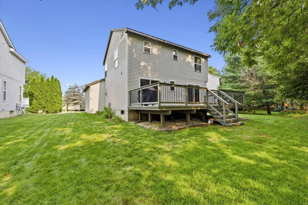 608 Heritage Circle Fenton, MI 48430
