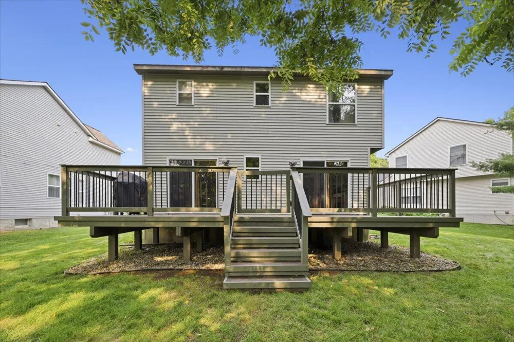 608 Heritage Circle Fenton, MI 48430