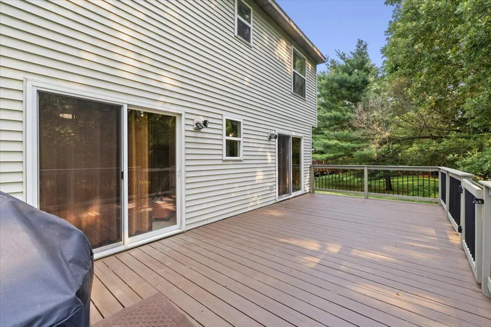 608 Heritage Circle Fenton, MI 48430