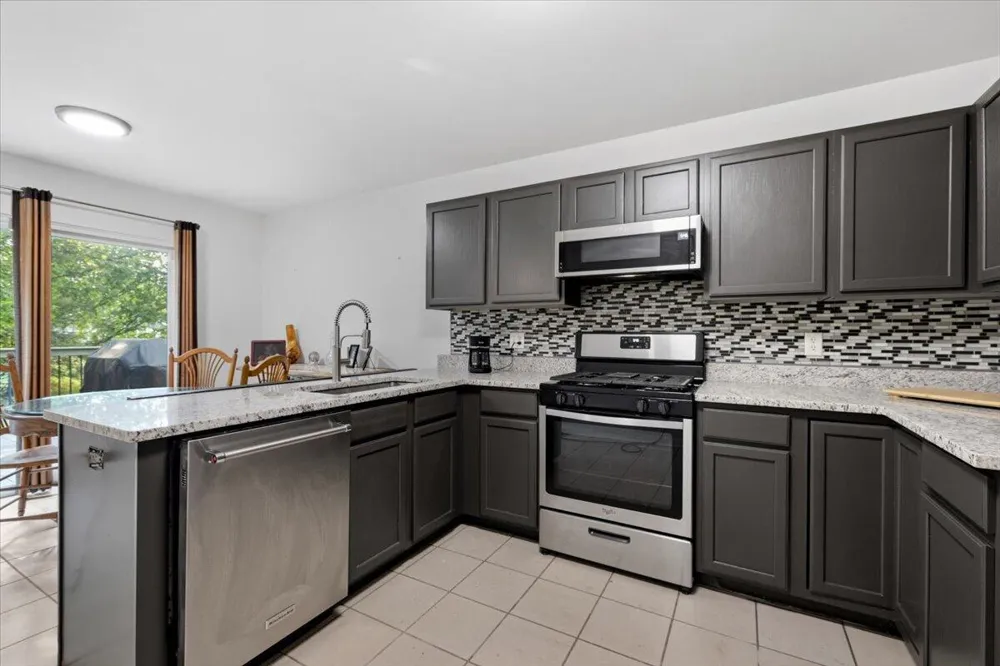 608 Heritage Circle Fenton, MI 48430