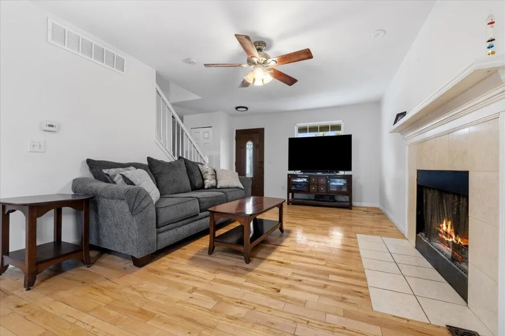 608 Heritage Circle Fenton, MI 48430