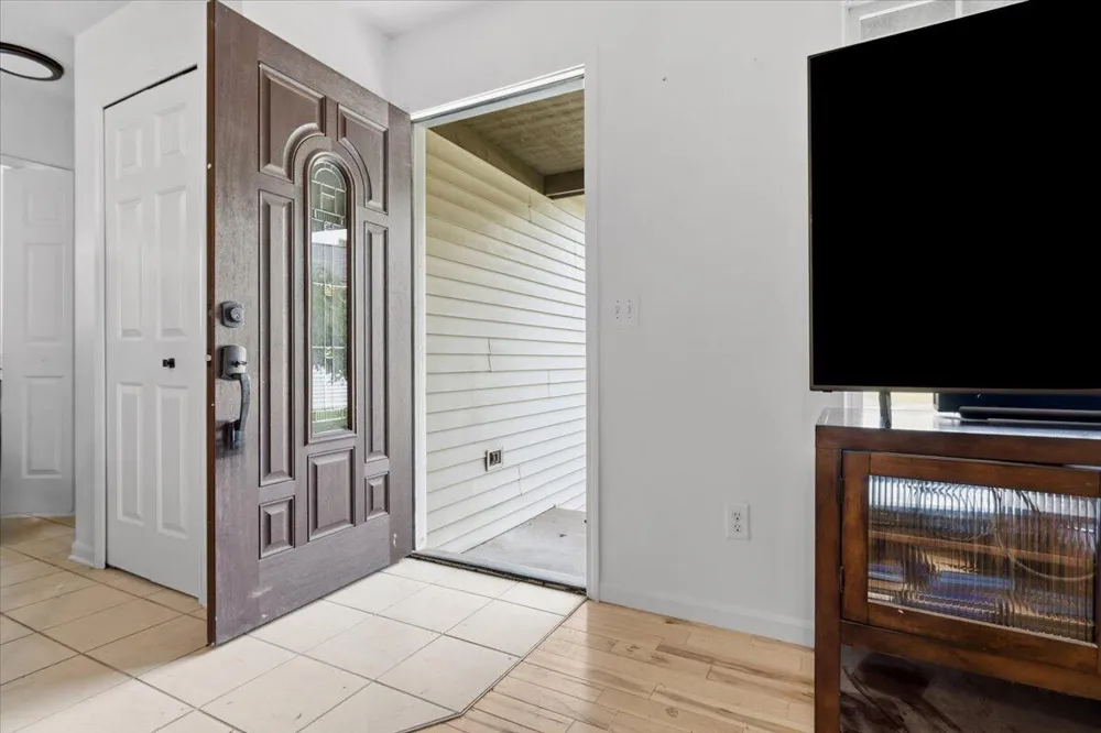 608 Heritage Circle Fenton, MI 48430