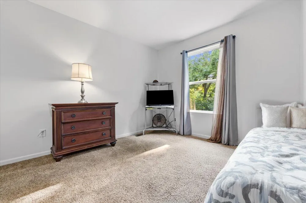 608 Heritage Circle Fenton, MI 48430