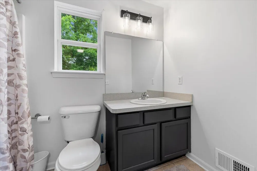 608 Heritage Circle Fenton, MI 48430