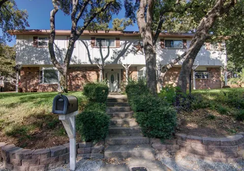 1202 Tanglewood Trail
