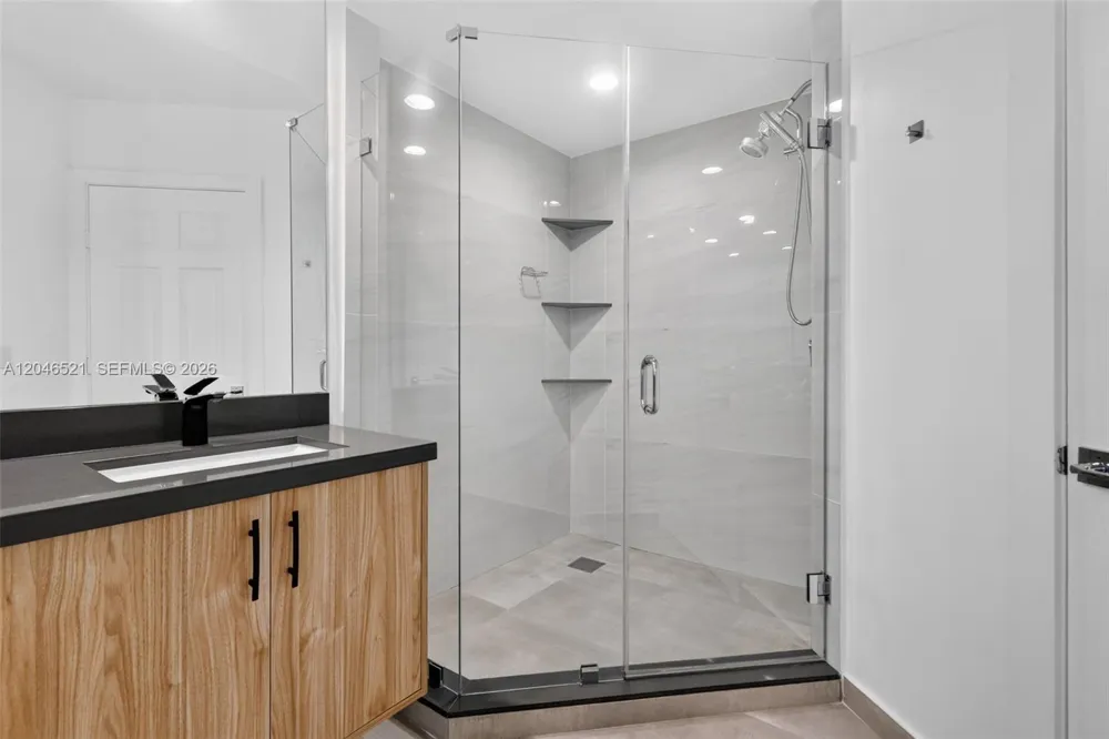 3370 Hidden Bay Dr #1212 Aventura, FL 33180