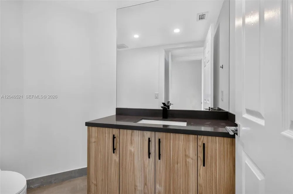 3370 Hidden Bay Dr #1212 Aventura, FL 33180