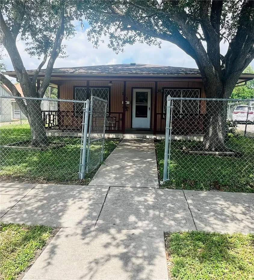 215 Hiawatha Corpus Christi, TX 78405